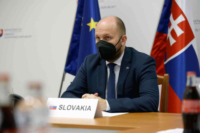 Slovakya, sınırdaki Ujgorod Havalimanına saldırı ihtimalinden dolayı endişeli
