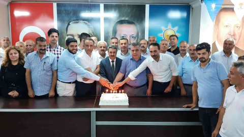 AK Partinin 21. yıl pastası kesildi