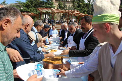 Amasyada vatandaşlara ahi pilavı dağıtıldı