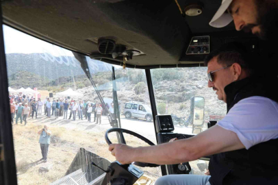 Burdur Valisi Arslantaş TAKEP çerçevesinde ayçiçeği hasatını başlattı