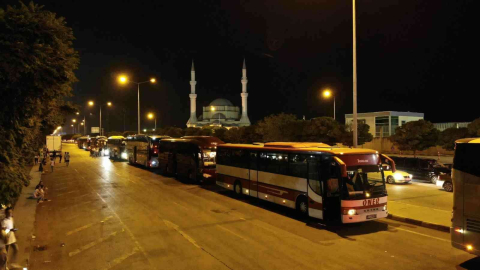 Türkiyede alışveriş sonrası dönüşe geçen Bulgarlar gümrükte yoğunluk oluşturdu