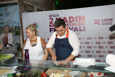 Tütüncü, Kadın Kooperatifleri Festivalinde yemek pişirdi