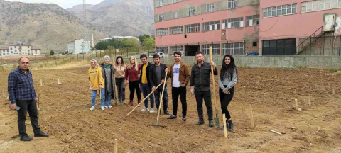 Batmanda Mereto Dağı eteklerinde ilk defa aspir bitkisi yetiştirilecek