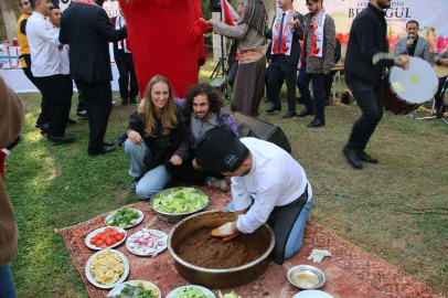 Şanlıurfada isot ile yapılan 63 çeşit yemek yüzlerce kişiye dağıtıldı