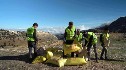 Konyaaltı, otlakları gübreliyor