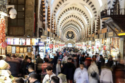 Eminönünde yılbaşı yoğunluğu