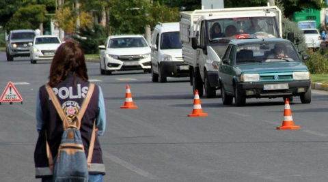 Bayburtta trafiğe kayıtlı araç sayısı aralık ayı sonu itibarıyla 16 bin 425 oldu